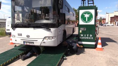 Autobusy i kierowcy Zarządu Transportu Metropolitalnego będą częściej kontrolowani. Decyzja związana jest z wypadkami, które miały miejsce w Warszawie, gdzie kierowcy autobusów jeździli pod wpływem narkotyków