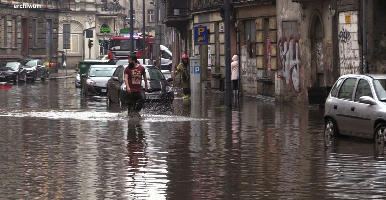 Burze nad Śląskiem: Bytom znowu zalany! I znowu pływa ulica Piłsudskiego! [WIDEO]