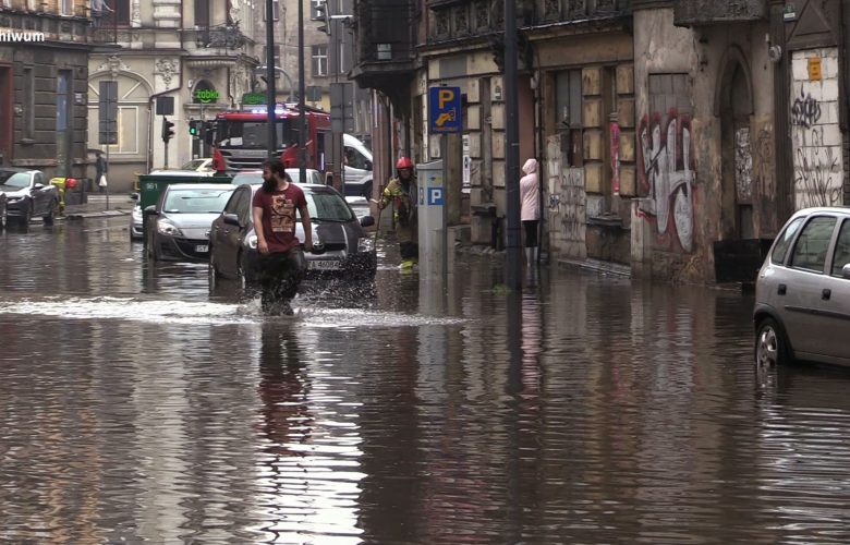 Burze nad Śląskiem: Bytom znowu zalany! I znowu pływa ulica Piłsudskiego! [WIDEO]