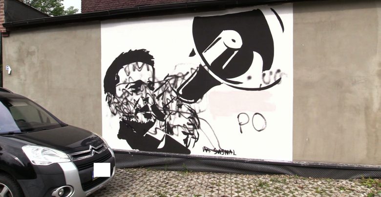 Mural z Trzaskowskim w Katowicach już zniszczony. Nie oparł się wandalom nawet 1 dzień!