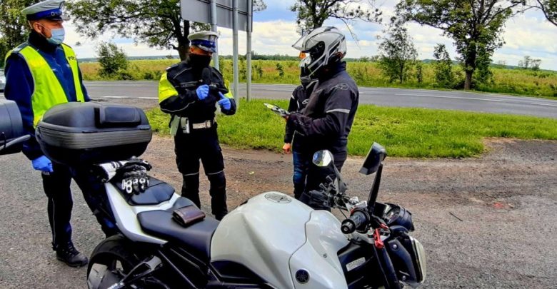 Śląskie: Mieszkańcy Chudowa boją się najazdu motocyklistów. Policja wprowadza kontrole (fot.KMP Gliwice)