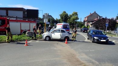 SZOK! Samochód "przeleciał" nad rondem w Rybniku! [ZDJĘCIA]