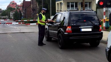 Rybnicka drogówka poucza w ramach akcji "Bezpieczny przejazd". [fot. KMP Rybnik]