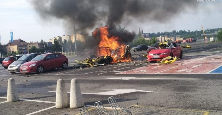 Sosnowiec: Wybuch na parkingu przy markecie budowlanym. Trwają policyjne czynności (fot.Śląska Policja)