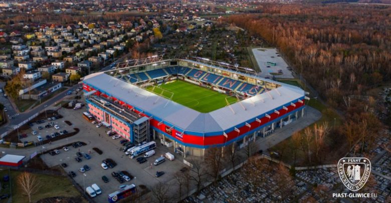 Piast Gliwice wymienia murawę na stadionie. Na puchary będzie już nowa (fot.Piast Gliwice)