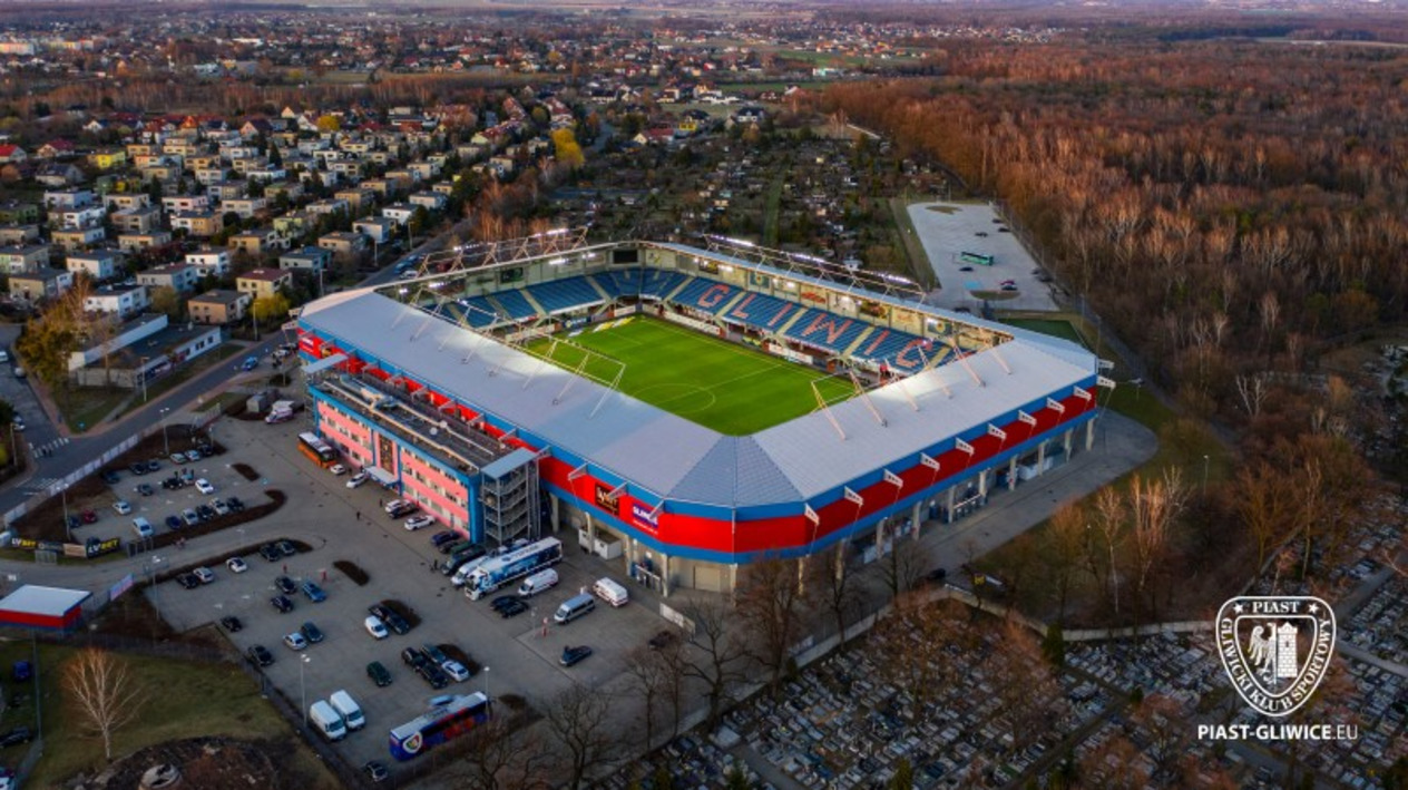 Piast Gliwice wymienia murawę na stadionie. Na puchary będzie już nowa (fot.Piast Gliwice)