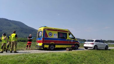 Kolejny wypadek na trasie wyścigu kolarskiego Tour de Pologne 2020. Tym razem doszło do niego w miejscowości Porąbka pod Bielskiem-Białą (fot.Waszym Okiem - Radio Bielsko)