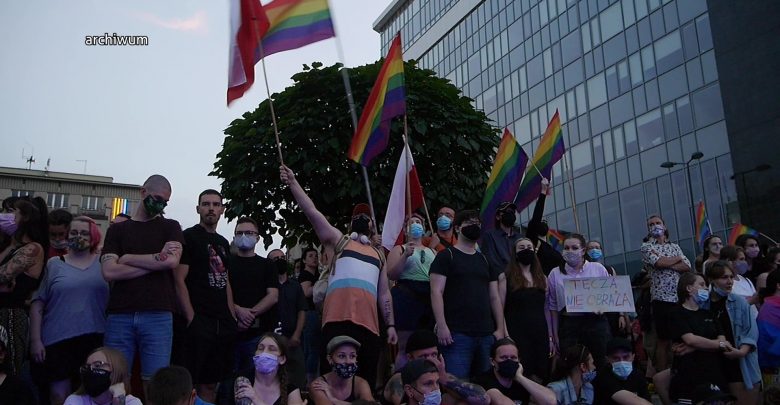 Katowice: "Każdy ma prawo manifestować swoje poglądy". W piątek trzy zgromadzenia na katowickim Rynku [WIDEO]