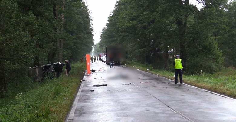 Tragiczny wypadek w Koszęcinie! Bus zderzył się z tirem [NOWE FAKTY, WIDEO]