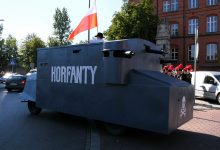 Wóz pancerny KORFANTY przejechał przez Katowice. To 100. rocznica II Powstania Śląskiego
