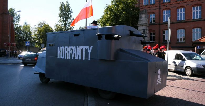 Wóz pancerny KORFANTY przejechał przez Katowice. To 100. rocznica II Powstania Śląskiego