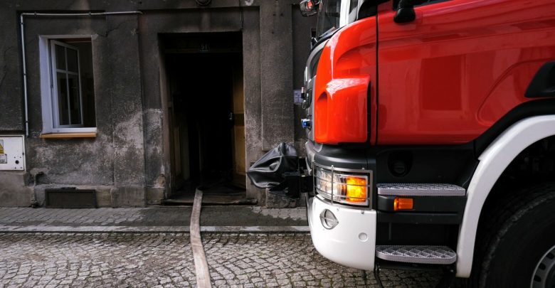 Zabytkowa kamienica w Pszczynie w ogniu. Strażacy ugasili groźny pożar w centrum miasta