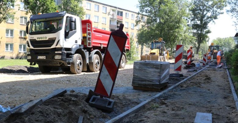 Piekary Śląskie: Powstają kolejne miejsca parkingowe przy ulicy Alojzjanów (fot.UM Piekary Śląskie)