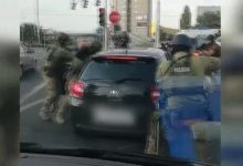 Ostra akcja na drodze! Policja wyciągnęła bandziora z auta jak sardynkę z puszki!