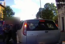 Ostra zadyma na Katowickiej w Chorzowie! Policjanci wyciągali bandziora z auta na środku jezdni! (fot. KWP Katowice)