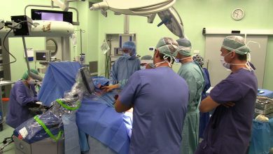 W Klinice Nieborowice przeprowadzono dziś pierwsze operacje wymiany stawu kolanowego z wykorzystaniem robota ortopedycznego