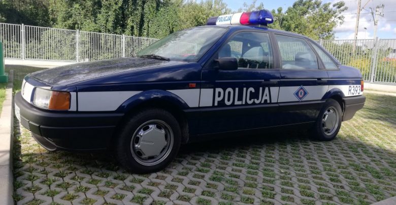 Fałszywi policjanci zatrzymani podczas kontroli drogowej. Ich "radiowóz" miał radiostację i miernik prędkości Rapid (fot.policja.pl)
