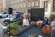 Czemu śląska baba nie mieści się w autobusie? Odpowiedź na Teatralnej w Katowicach (foto. Wojciech Żegolewski)