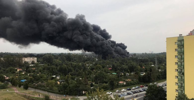 Potężne kłęby dymu nad Sosnowcem! Pali się składowisko odpadów [WIDEO, FOTO]
