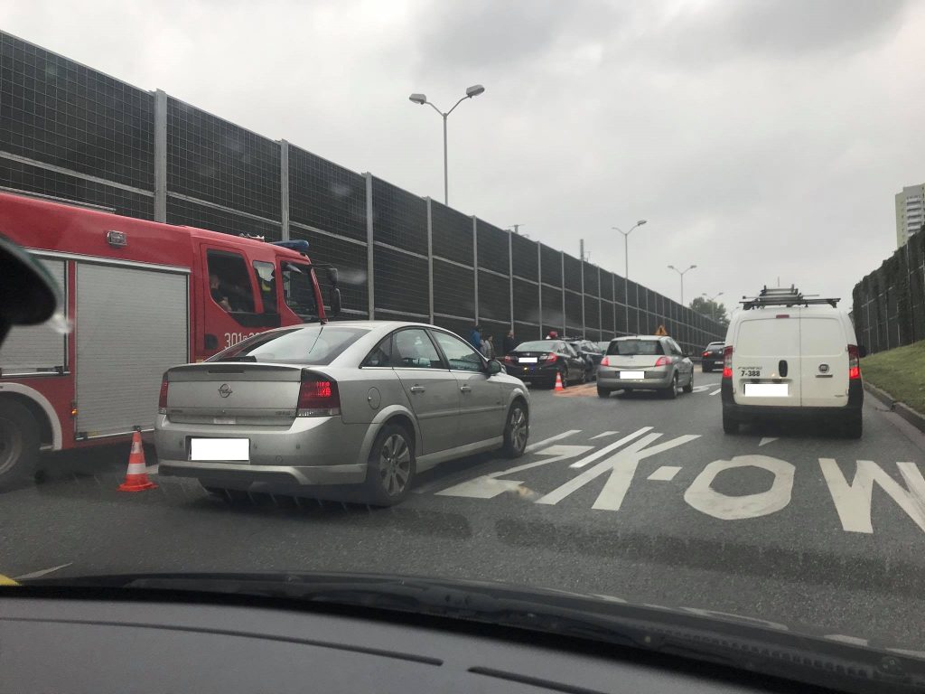 Katowice: Korek na Sosnowiec po kolizji przy wjeździe z tunelu (fot.Paweł Jędrusik)
