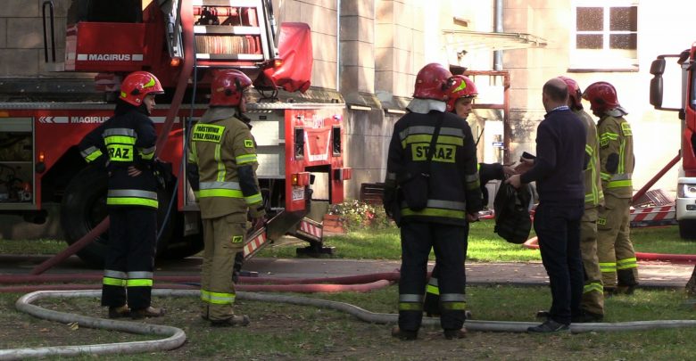 Pożar szkoły przy klasztorze w Lublińcu: Ogień opanowany, straty są ogromne