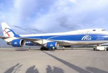 POTĘŻNY Jumbo jet z Wuhan wylądował w Pyrzowicach! Boeing 747-400 ERF przywiózł transport maseczek