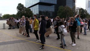 „Kto nie skacze ten za węglem” pod takim hasłem odbył się piąty Młodzieżowy Strajk Klimatyczny w Katowicach