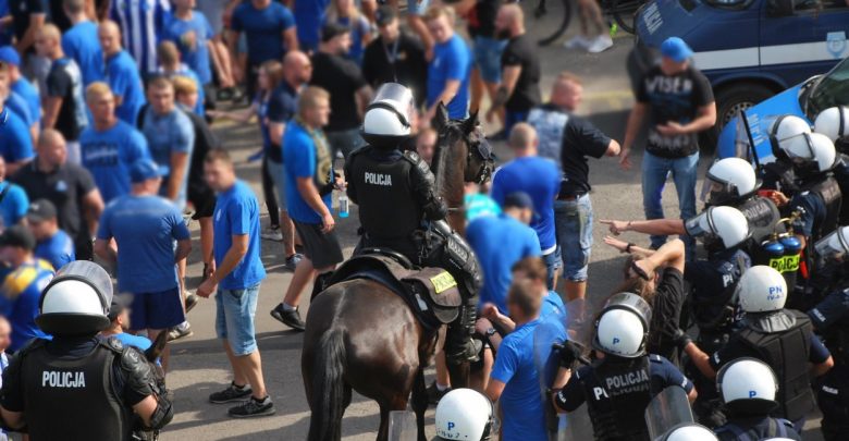 Kibole starli się z policją. Derby Śląska zakończyły się zatrzymaniem 23 osób (fot.Śląska Policja)