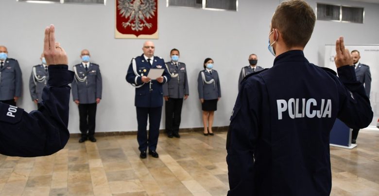 Ślubowanie nowych policjantów w garnizonie śląskim. Przybyło 48 funkcjonariuszy (fot.Śląska Policja)