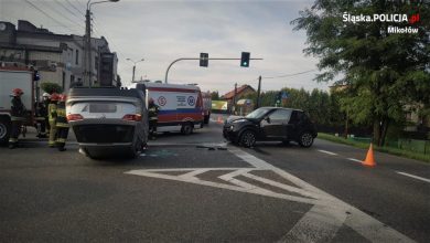 Śląskie: Groźny wypadek w Gostyni. 47-latka nie zauważyła nadjeżdżającego auta (fot.KPP Mikołów)