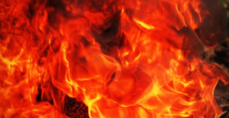 Ogromny pożar w Mysłowicach. Ciąg garaży gasi kilkanaście zastępów straży pożarnej! (fot.pexels.com)