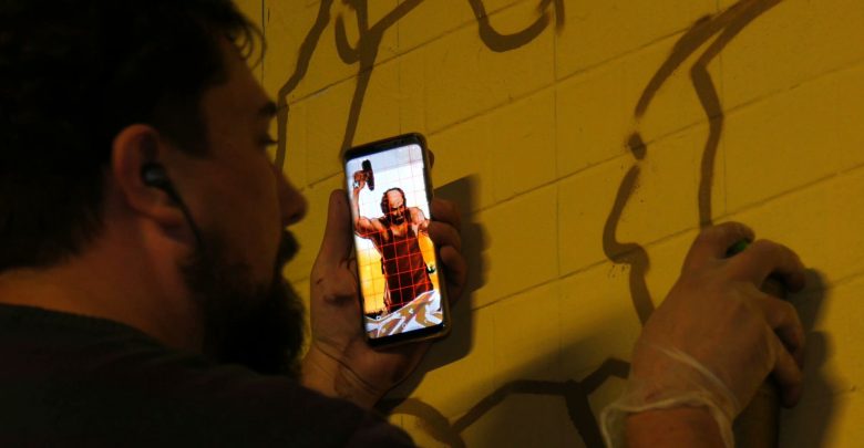 40 graficiarzy przemalowuje tunel przy PKP w Bytomiu. Na ścianach bytomskie legendy