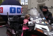 Znani i lubiani artyści dla chorej na rdzeniowy zanik mięśni Oliwki Hyli. Fundacja TVS zorganizowała na rynku w Chorzowie koncert, podczas którego odbyła się zbiórka pieniędzy na leczenie chorej dziewczynki