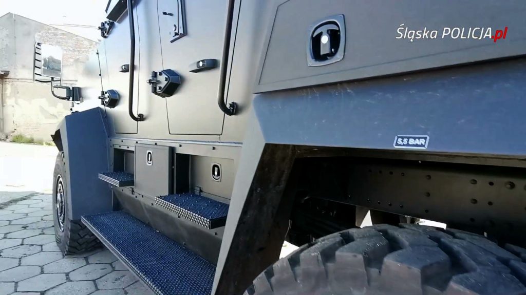 Mają wóz jak na wojnę! Opancerzony TUR śląskiej policji wytrzyma nawet atom