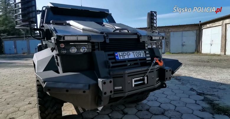 Mają wóz jak na wojnę! Opancerzony TUR śląskiej policji wytrzyma nawet atom