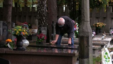 W najbliższą niedzielę uroczystość Wszystkich Świętych, która w tym roku będzie się różniła od poprzednich. Pandemia koronawirusa krzyżuje plany milionów Polaków