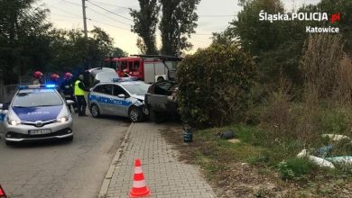 Staranowane auta i radiowóz, ranny policjant. Pościg za pijanym kierowcą w Katowicach (fot.Śląska Policja)