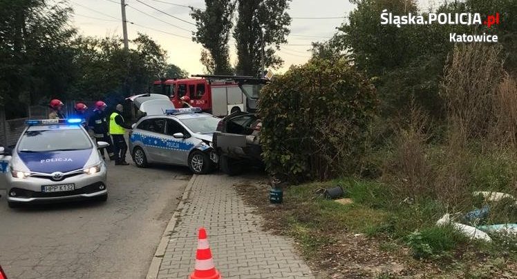 Staranowane auta i radiowóz, ranny policjant. Pościg za pijanym kierowcą w Katowicach (fot.Śląska Policja)