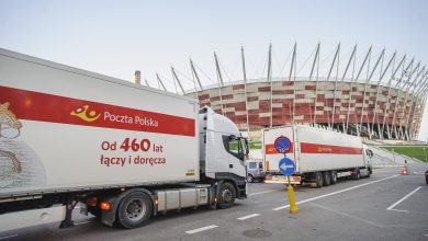 Poczta Polska wspiera budowę szpitala tymczasowego na Stadionie Narodowym (fot.Poczta Polska)