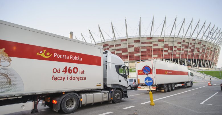 Poczta Polska wspiera budowę szpitala tymczasowego na Stadionie Narodowym (fot.Poczta Polska)