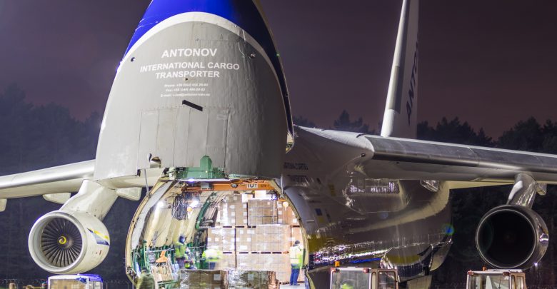 POTĘŻNY Antonov An-124 Rusłan w Katowice Airport. Kolos przyleciał do Pyrzowic ze sprzętem medycznym (fot.Piotr Adamczyk)