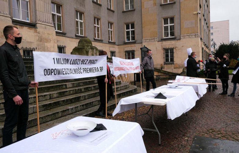 Protest pracowników gastronomii! Bez pomocy rządu branża nie przetrwa – twierdzą protestujący [WIDEO]