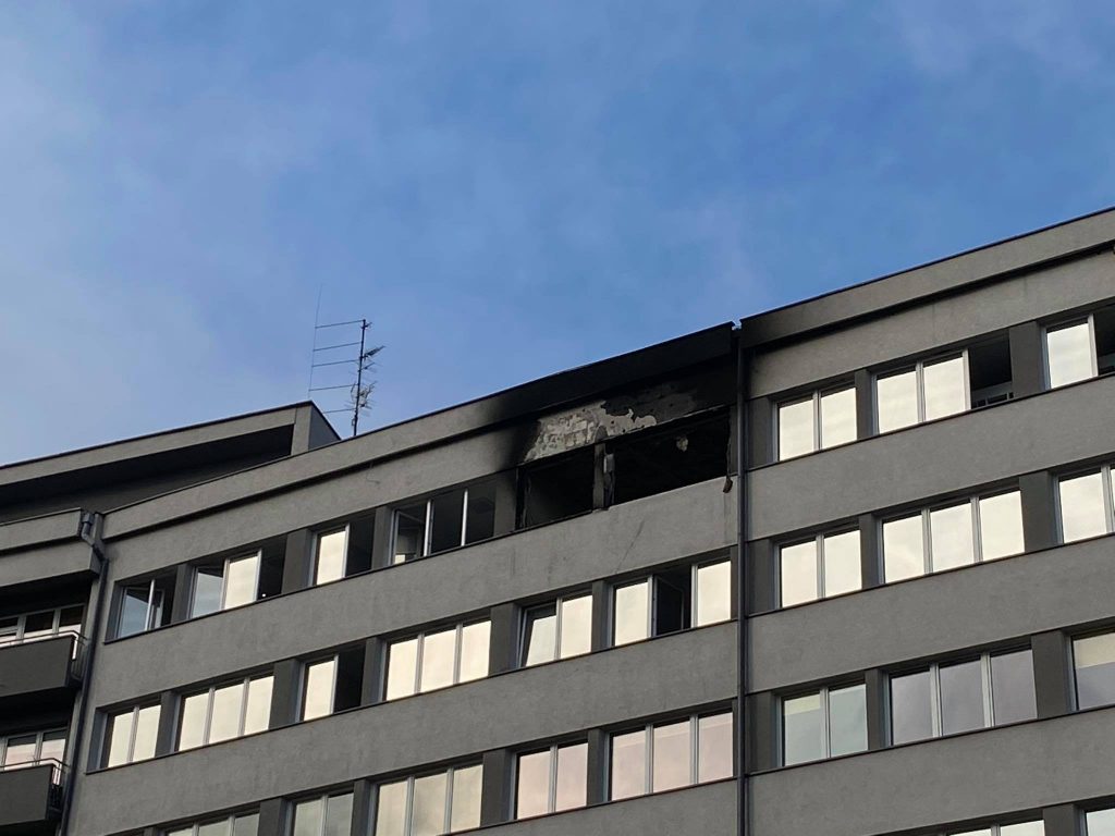 Pożar szpitala w Katowicach! W sobotę, 14 listopada pożar wybuchł w szpitalu przy ulicy Medyków w Katowicach. Ewakuowano pacjentów i personel (fot.Bartosz Bednarczuk)