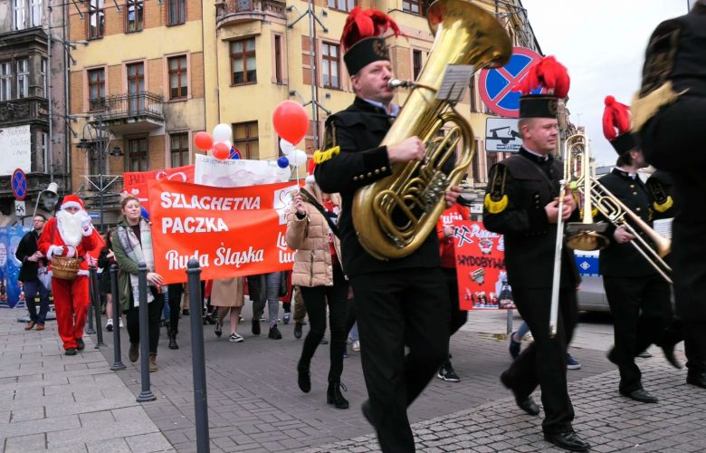 Baza potrzebujących rodzin programu Szlachetna Paczka została otwarta. W tegorocznej dwudziestej edycji akcji, w woj, śląskim udział weźmie 800 wolontariuszy. Mają dotrzeć z pomocą do ponad 3000 rodzin