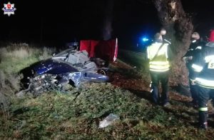 Dwóch 19-latków zginęło w zmiażdżonym Audi! Koszmarny wypadek w Gościeradowie (fot.policja.pl)