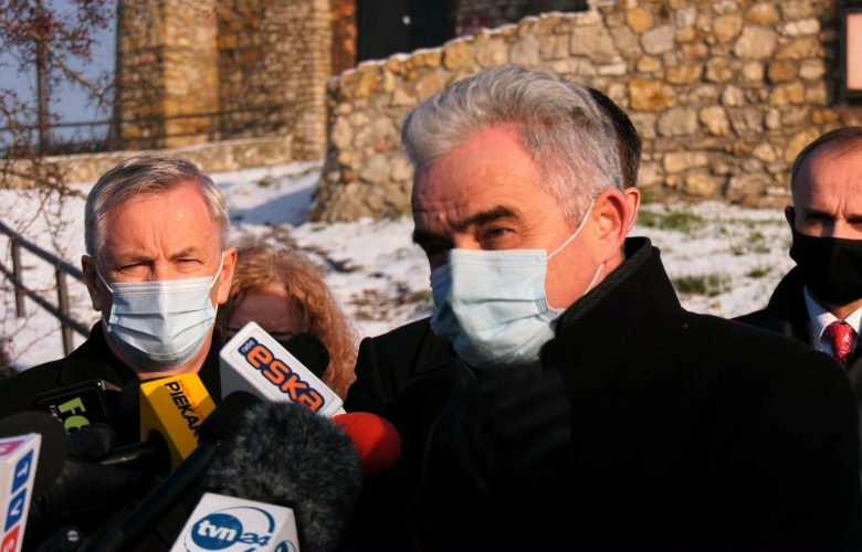 Nie milkną echa podziału pieniędzy z rządowego Funduszu Inwestycji Lokalnych. Samorządowcy z miast i gmin, które nie dostały ani złotówki, nie kryją rozgoryczenia