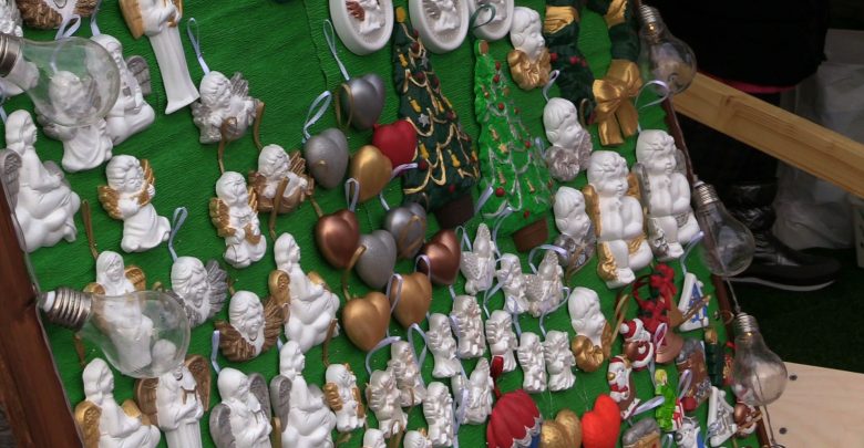 Namiastka świątecznego jarmarku. W Mikołowie kartki i ozdoby przygotowali podopieczni Centrum Integracji Społecznej