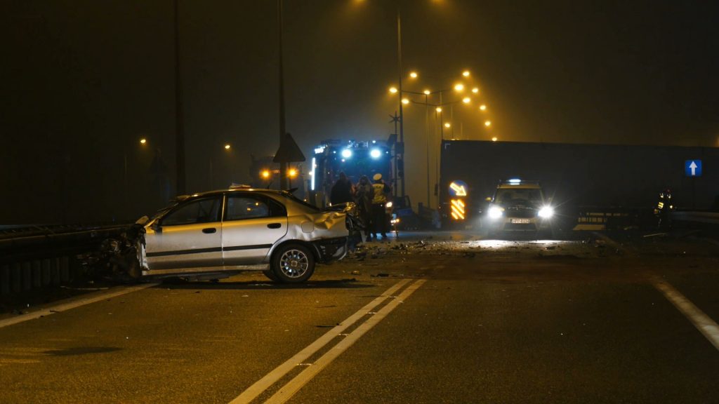 Kobietę musieli wycinać z samochodu! Okropny wypadek na S1 w Pyrzowicach