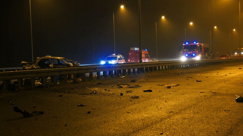Do bardzo groźnego wypadku doszło dziś popołudniu na trasie S1 w Pyrzowicach. Zderzyły się tam czołowo tir i samochód osobow