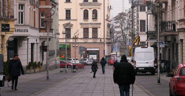 Bunt przedsiębiorców w Katowicach zduszony w zarodku widmem potężnych kar? Otwarcia knajp nie będzie